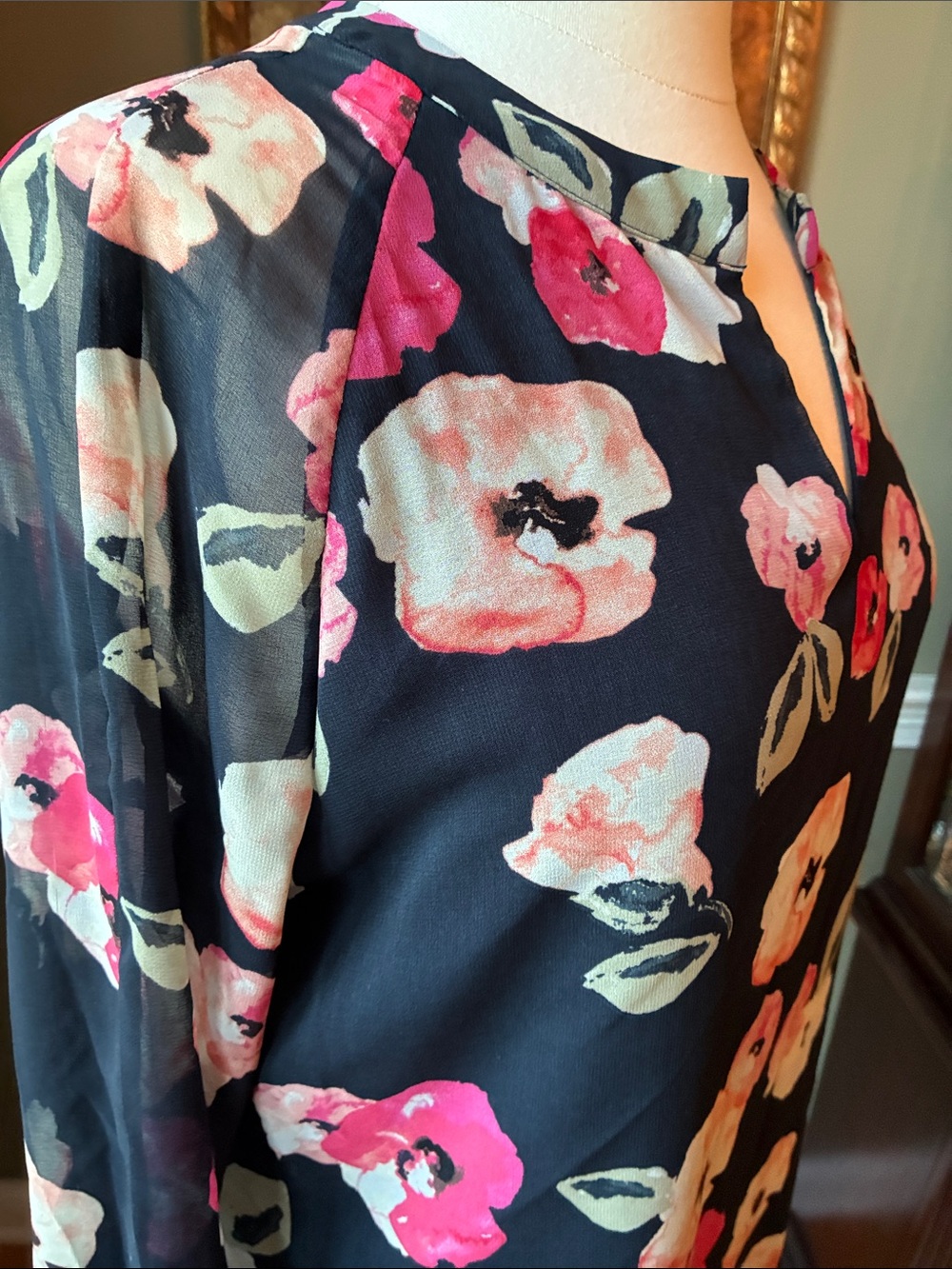 CAbi Navy Tunic with Pink & Cream Floral Print Size Small - Picture 3 of 9